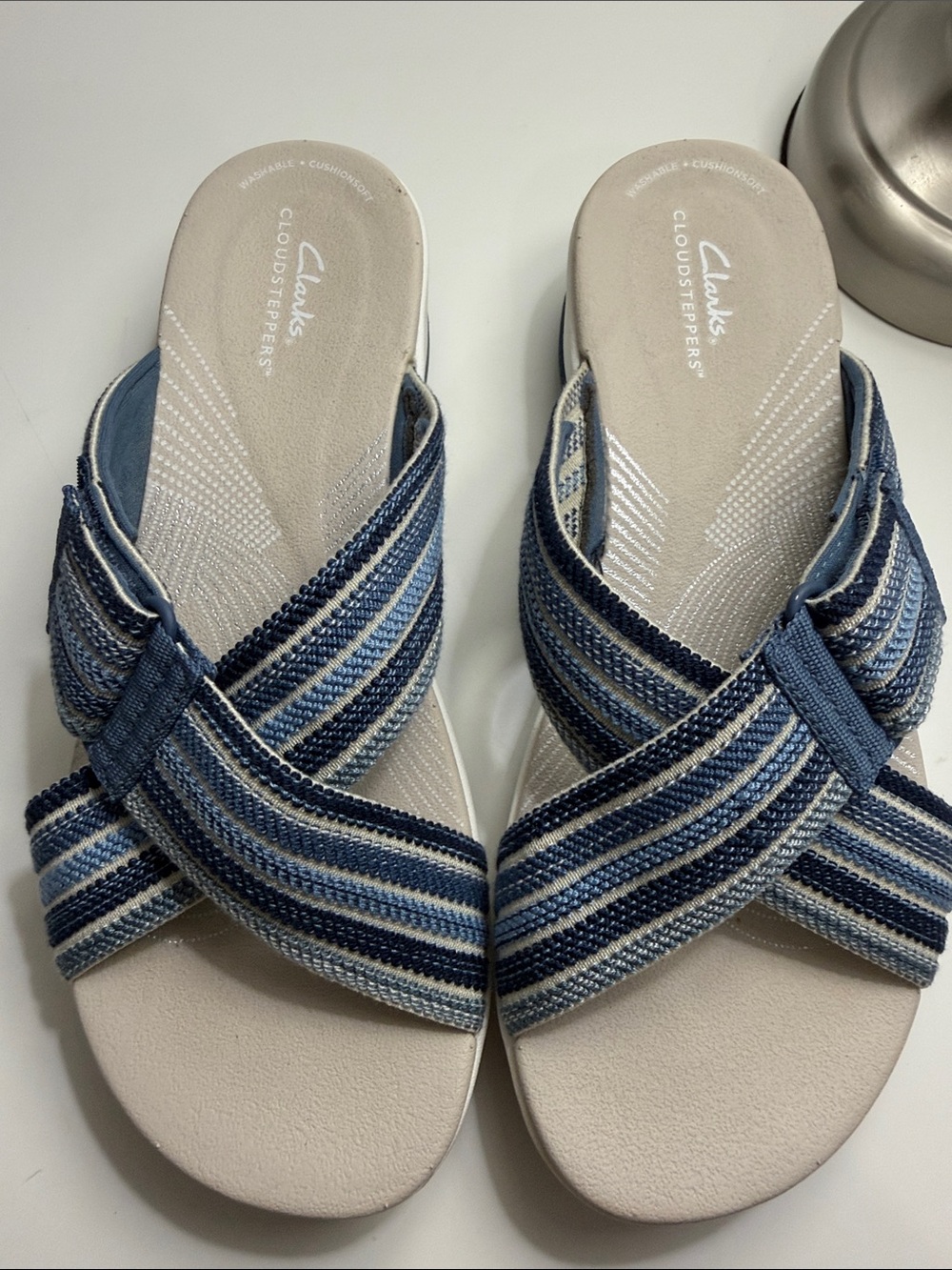 Clarks Women’s Blue Multi-Striped Crisscross Sandals 7.5